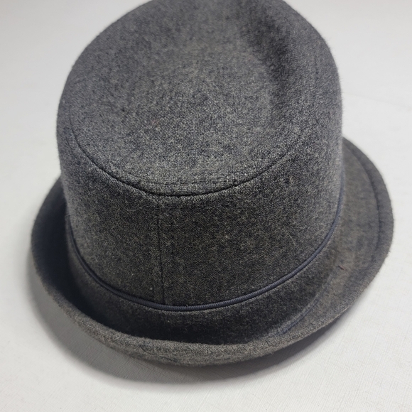 The Hatter Company Banded Fedora. 22 inches around inside. M/L. Grey - Picture 5 of 8
